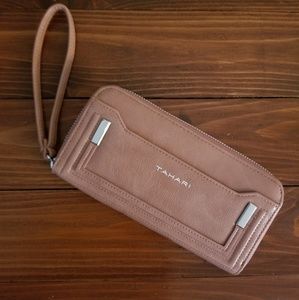 NWT TAHARI WALLET/WRISTLET